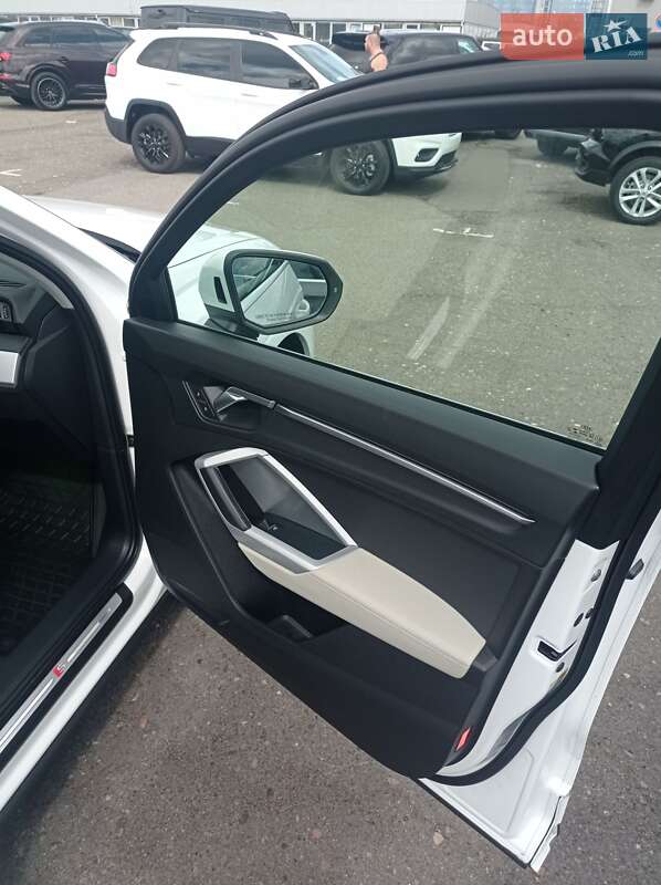 Позашляховик / Кросовер Audi Q3 2020 в Києві