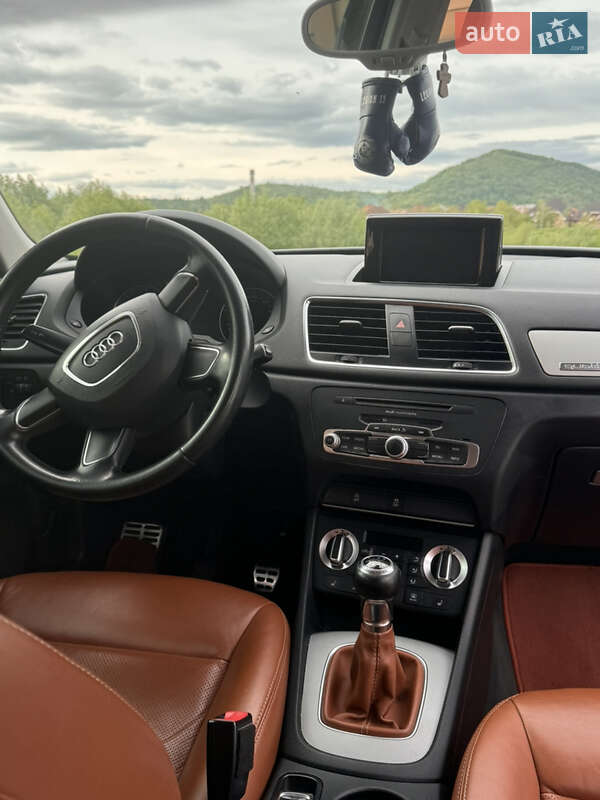 Внедорожник / Кроссовер Audi Q3 2012 в Ужгороде