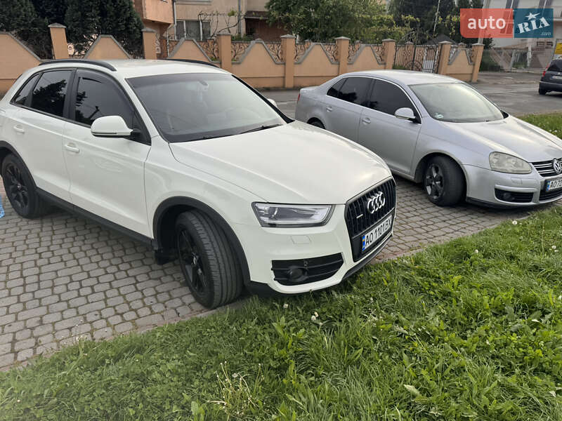 Внедорожник / Кроссовер Audi Q3 2012 в Ужгороде