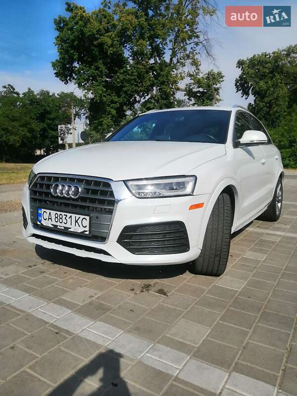Внедорожник / Кроссовер Audi Q3 2015 в Черкассах