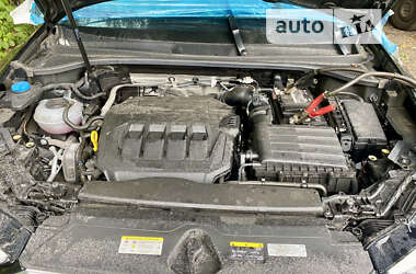 Позашляховик / Кросовер Audi Q3 2021 в 