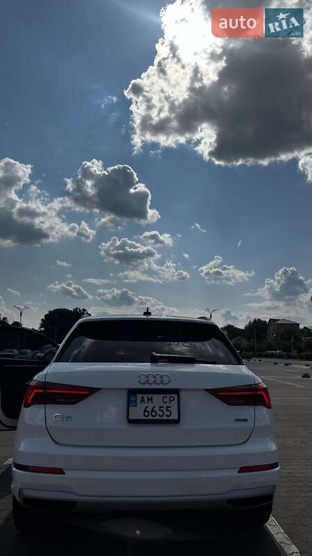 Внедорожник / Кроссовер Audi Q3 2019 в Житомире