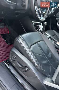 Позашляховик / Кросовер Audi Q3 2019 в 