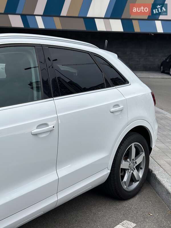 Внедорожник / Кроссовер Audi Q3 2015 в Киеве