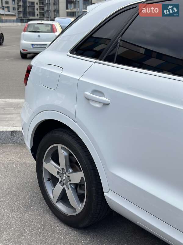 Внедорожник / Кроссовер Audi Q3 2015 в Киеве