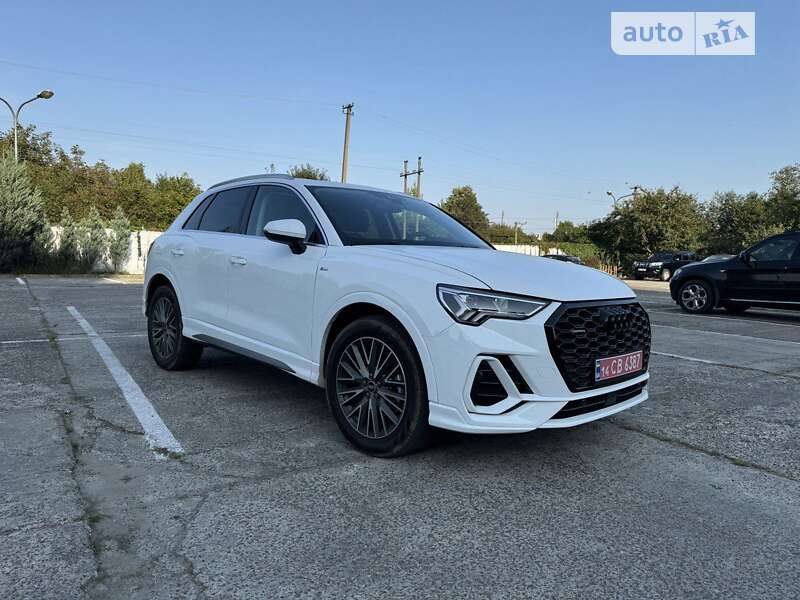 Позашляховик / Кросовер Audi Q3 2023 в Львові