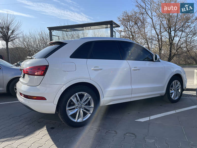 Внедорожник / Кроссовер Audi Q3 2015 в Луцке