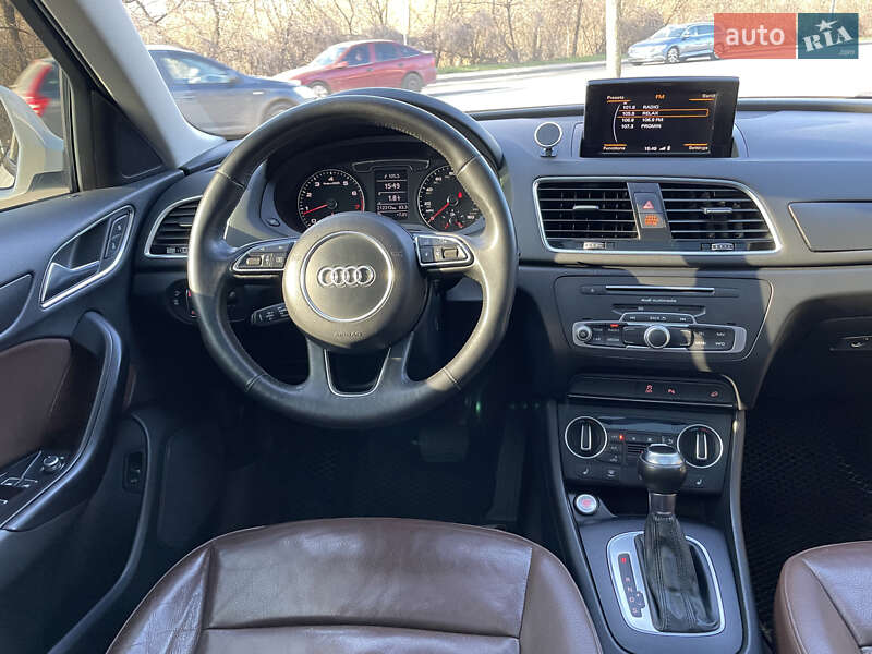 Внедорожник / Кроссовер Audi Q3 2015 в Луцке