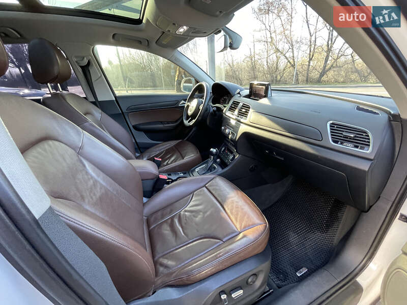 Внедорожник / Кроссовер Audi Q3 2015 в Луцке