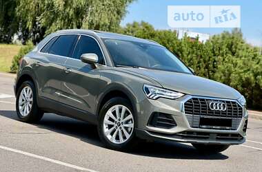 Внедорожник / Кроссовер Audi Q3 2022 в Киеве