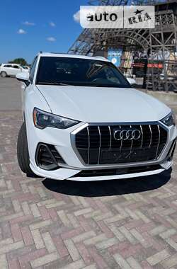 Внедорожник / Кроссовер Audi Q3 2020 в Киеве