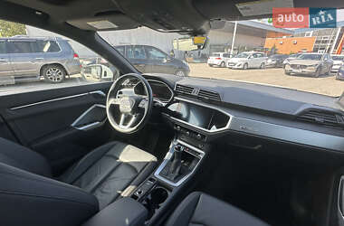 Внедорожник / Кроссовер Audi Q3 2021 в 