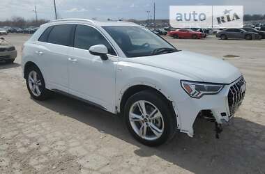 Внедорожник / Кроссовер Audi Q3 2022 в 