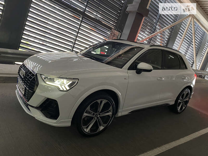 Внедорожник / Кроссовер Audi Q3 2020 в Киеве