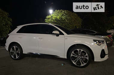 Внедорожник / Кроссовер Audi Q3 2020 в Киеве