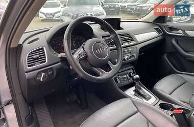 Внедорожник / Кроссовер Audi Q3 2017 в 