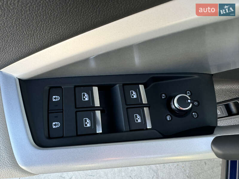 Внедорожник / Кроссовер Audi Q3 2021 в Киеве