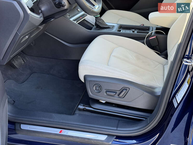 Внедорожник / Кроссовер Audi Q3 2021 в Киеве