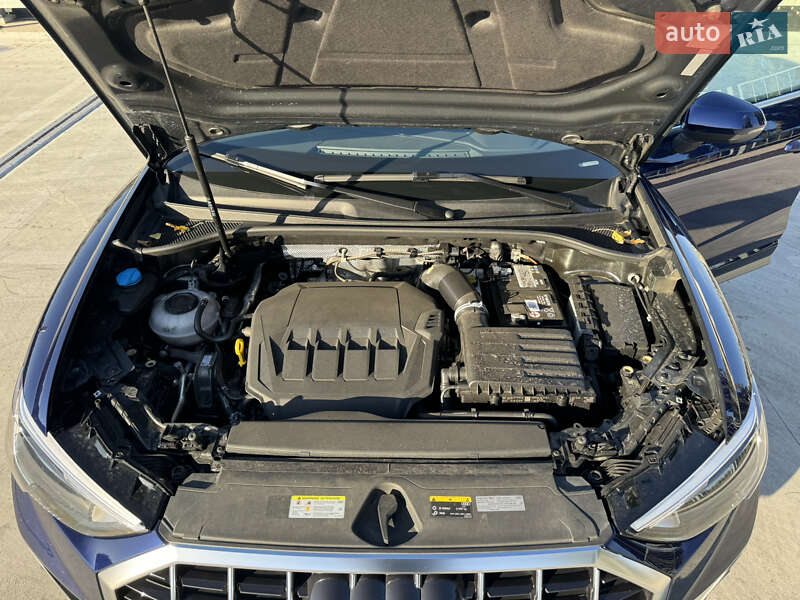 Внедорожник / Кроссовер Audi Q3 2021 в Киеве