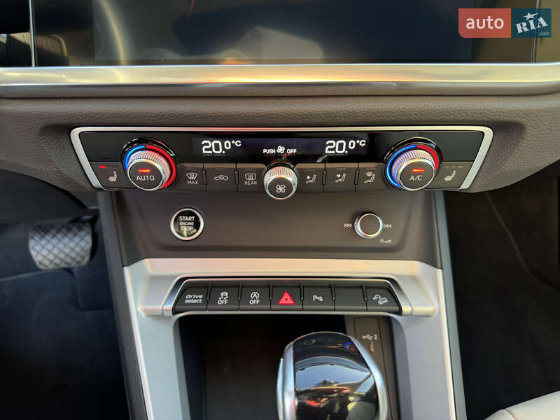 Внедорожник / Кроссовер Audi Q3 2021 в Киеве