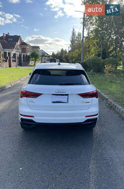 Внедорожник / Кроссовер Audi Q3 2021 в 