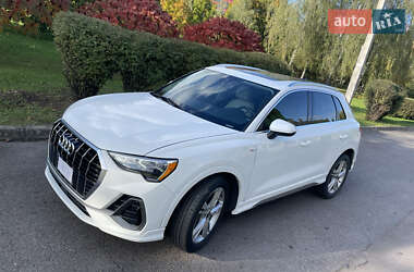 Внедорожник / Кроссовер Audi Q3 2021 в 