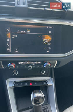 Внедорожник / Кроссовер Audi Q3 2021 в 