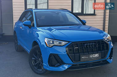 Позашляховик / Кросовер Audi Q3 2022 в 
