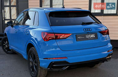 Позашляховик / Кросовер Audi Q3 2022 в 