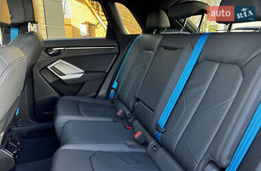 Позашляховик / Кросовер Audi Q3 2022 в 
