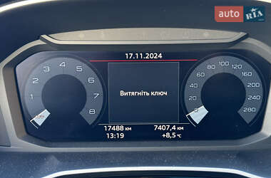 Позашляховик / Кросовер Audi Q3 2022 в 