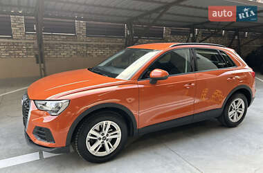 Внедорожник / Кроссовер Audi Q3 2020 в 