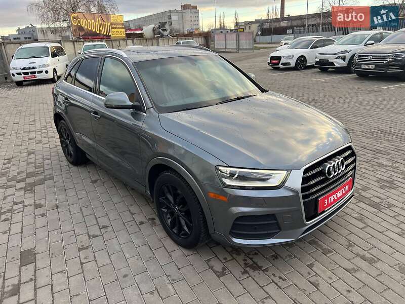 Позашляховик / Кросовер Audi Q3 2015 в 