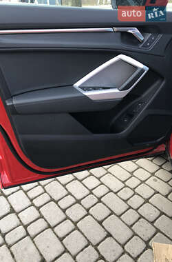 Внедорожник / Кроссовер Audi Q3 2023 в 