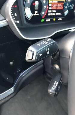 Внедорожник / Кроссовер Audi Q3 2023 в 