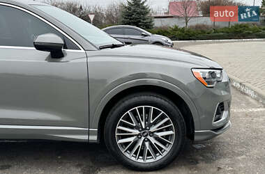 Внедорожник / Кроссовер Audi Q3 2021 в 