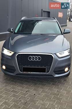 Внедорожник / Кроссовер Audi Q3 2015 в 