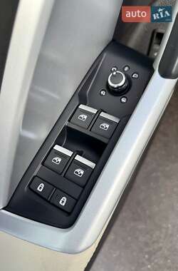 Внедорожник / Кроссовер Audi Q3 2020 в 