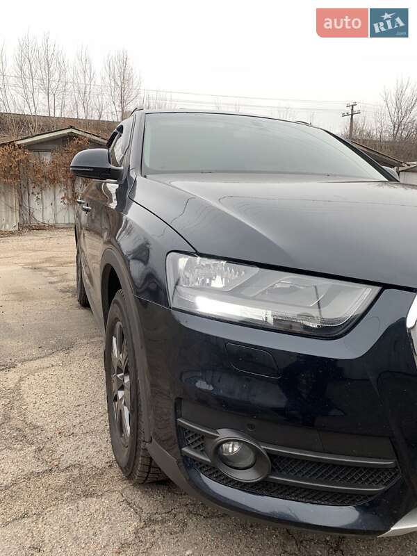 Внедорожник / Кроссовер Audi Q3 2013 в Черкассах