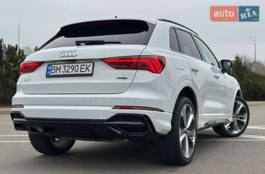 Внедорожник / Кроссовер Audi Q3 2021 в Киеве