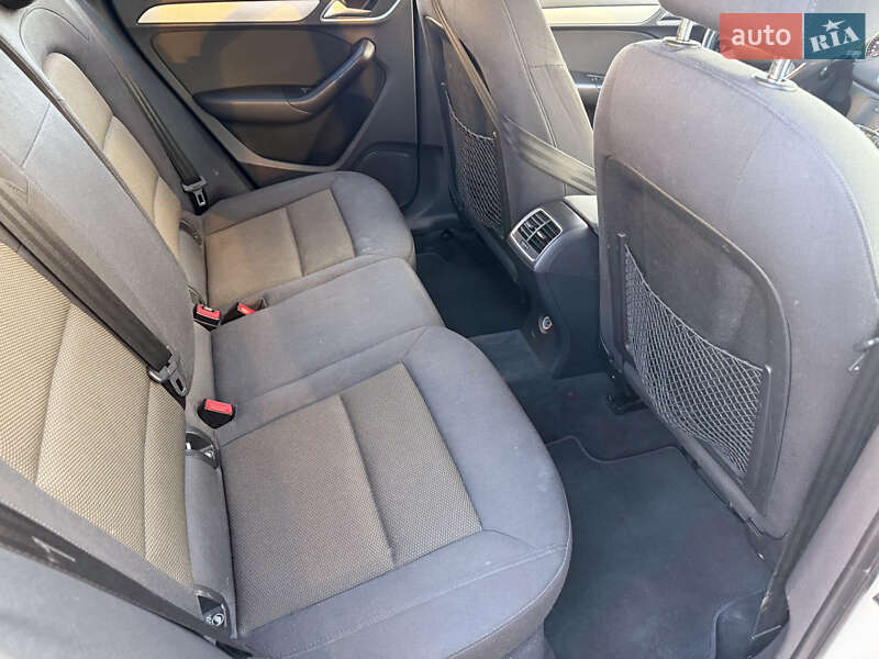 Позашляховик / Кросовер Audi Q3 2013 в Луцьку