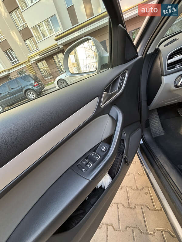 Внедорожник / Кроссовер Audi Q3 2017 в Киеве