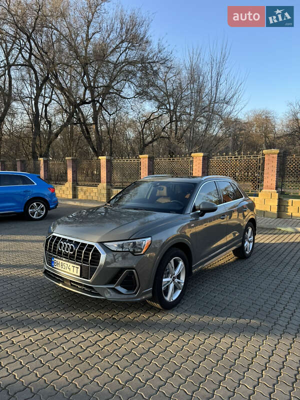 Внедорожник / Кроссовер Audi Q3 2020 в Одессе