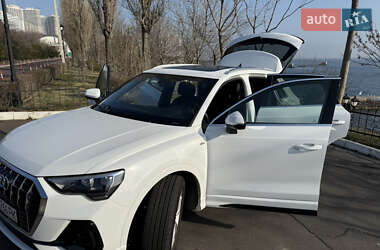 Позашляховик / Кросовер Audi Q3 2020 в 