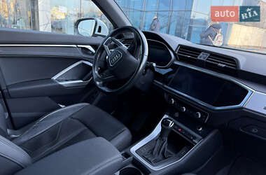 Позашляховик / Кросовер Audi Q3 2020 в 