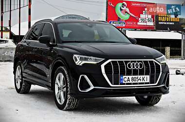 Внедорожник / Кроссовер Audi Q3 2022 в 