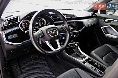 Внедорожник / Кроссовер Audi Q3 2022 в 