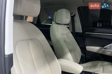 Внедорожник / Кроссовер Audi Q3 2019 в 