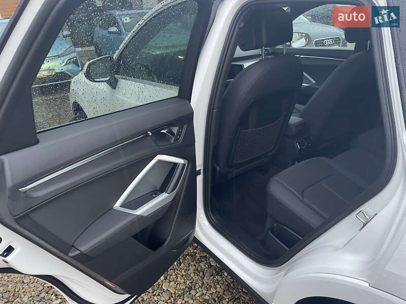 Внедорожник / Кроссовер Audi Q3 2021 в Стрые