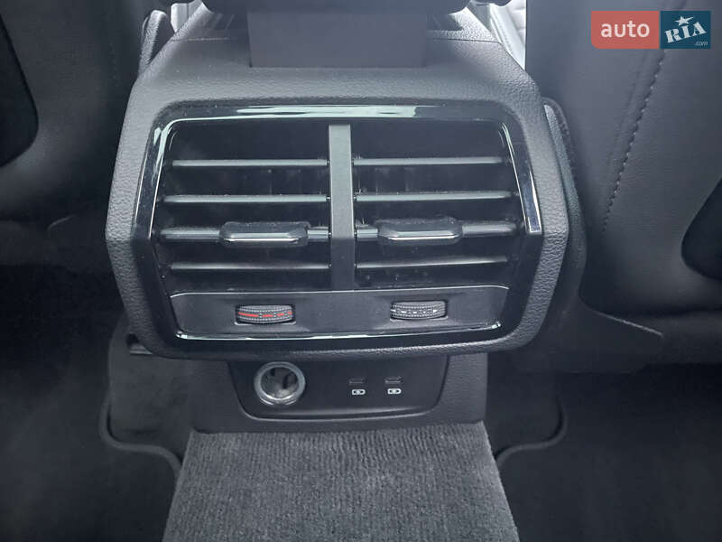 Внедорожник / Кроссовер Audi Q3 2021 в Стрые